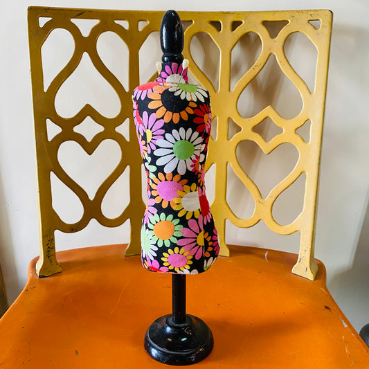 【vintage】花柄 トルソー型 ピンクッション