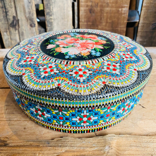 【Holland vintage】アンティーク 花 ラウンド エンボス缶 ②