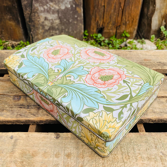 【ENGLAND vintage】“REVLON” TIN缶 花柄