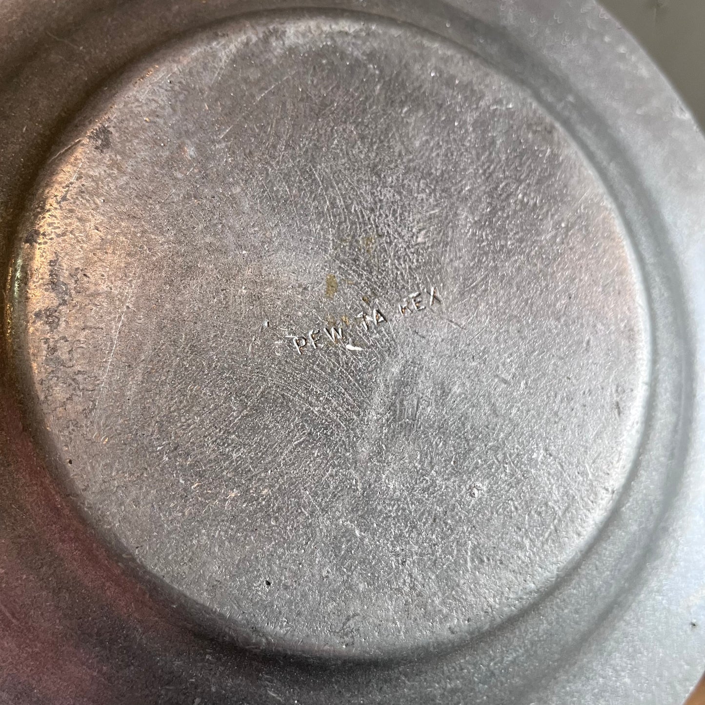 【PEW TA TEX】ピューター プレート型壁掛け ロブスターとビール