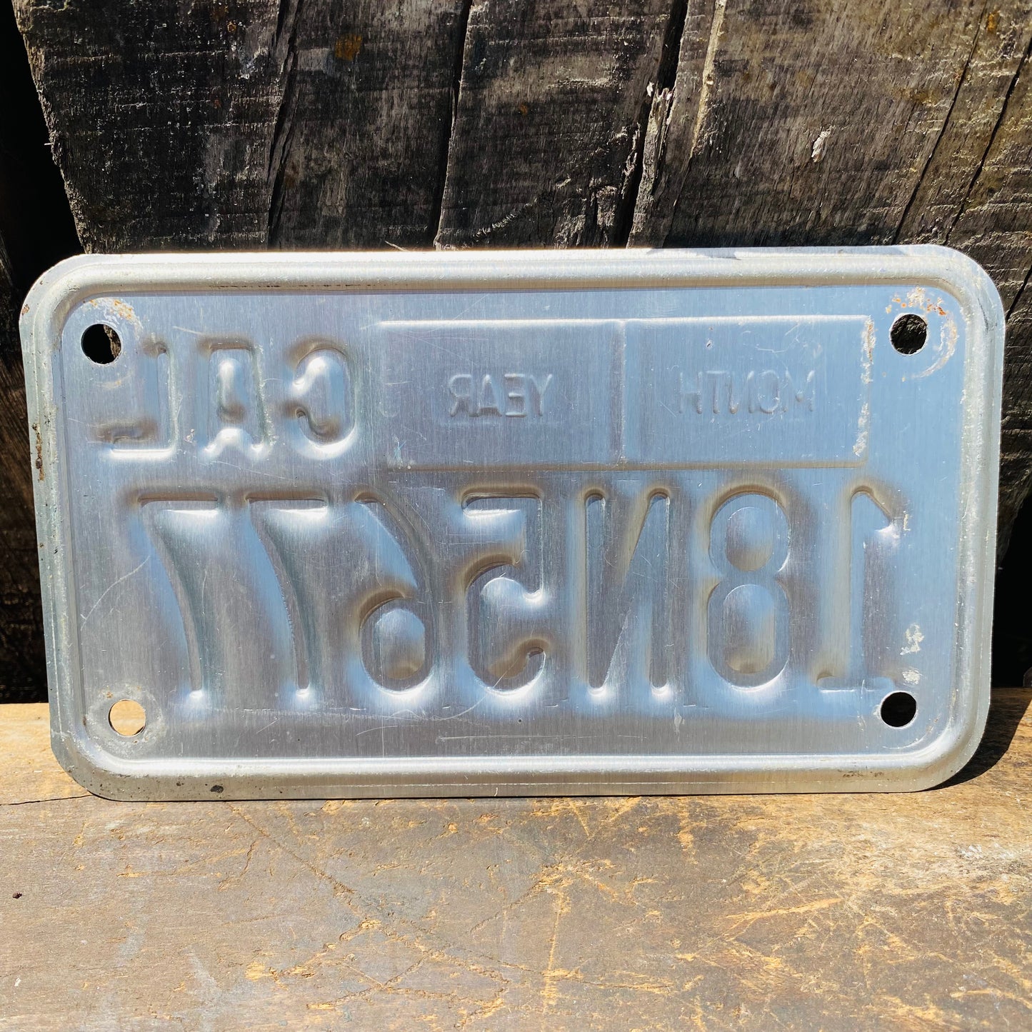 【USA vintage】モーターサイクルナンバープレート CAL18N5677