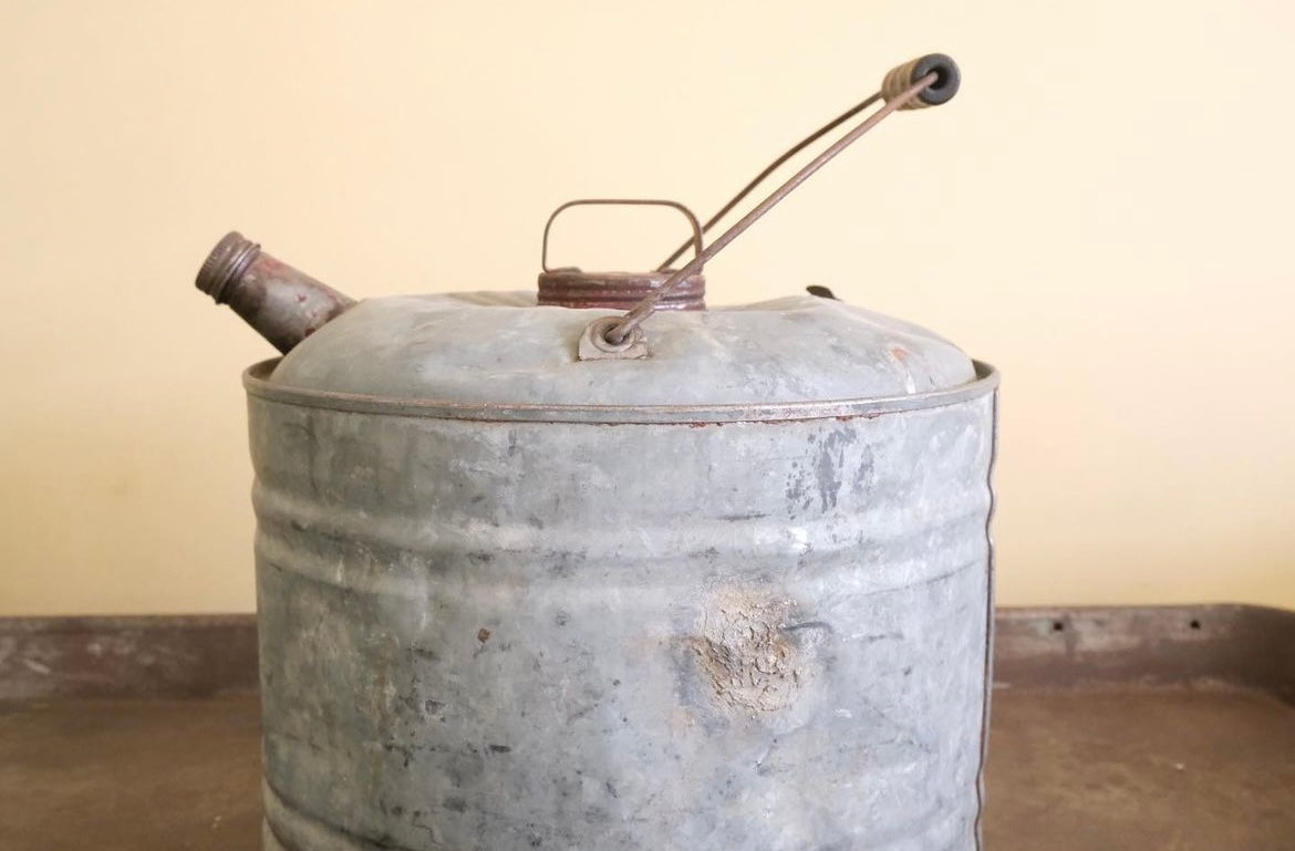 【USA vintage】携行缶 3 gallons portable fuel can