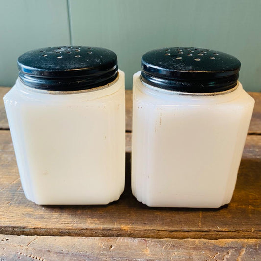 【 USA vintage】ミルクガラス ソルト&ペッパー セット