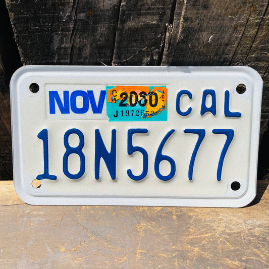 【USA vintage】モーターサイクルナンバープレート CAL18N5677