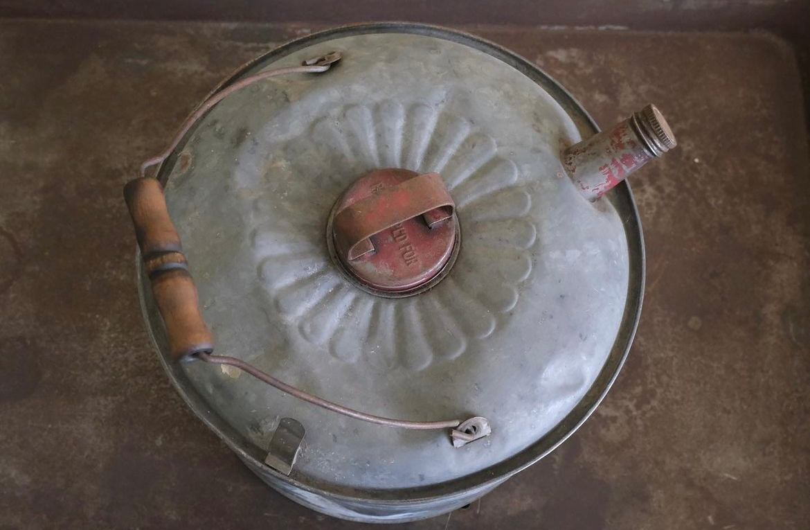 【USA vintage】携行缶 3 gallons portable fuel can