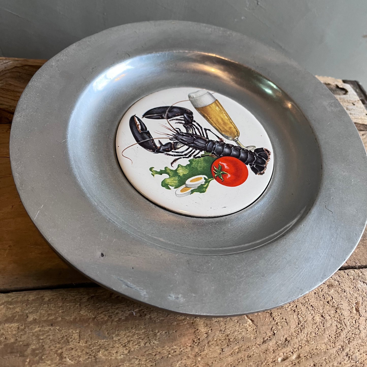 【PEW TA TEX】ピューター プレート型壁掛け ロブスターとビール