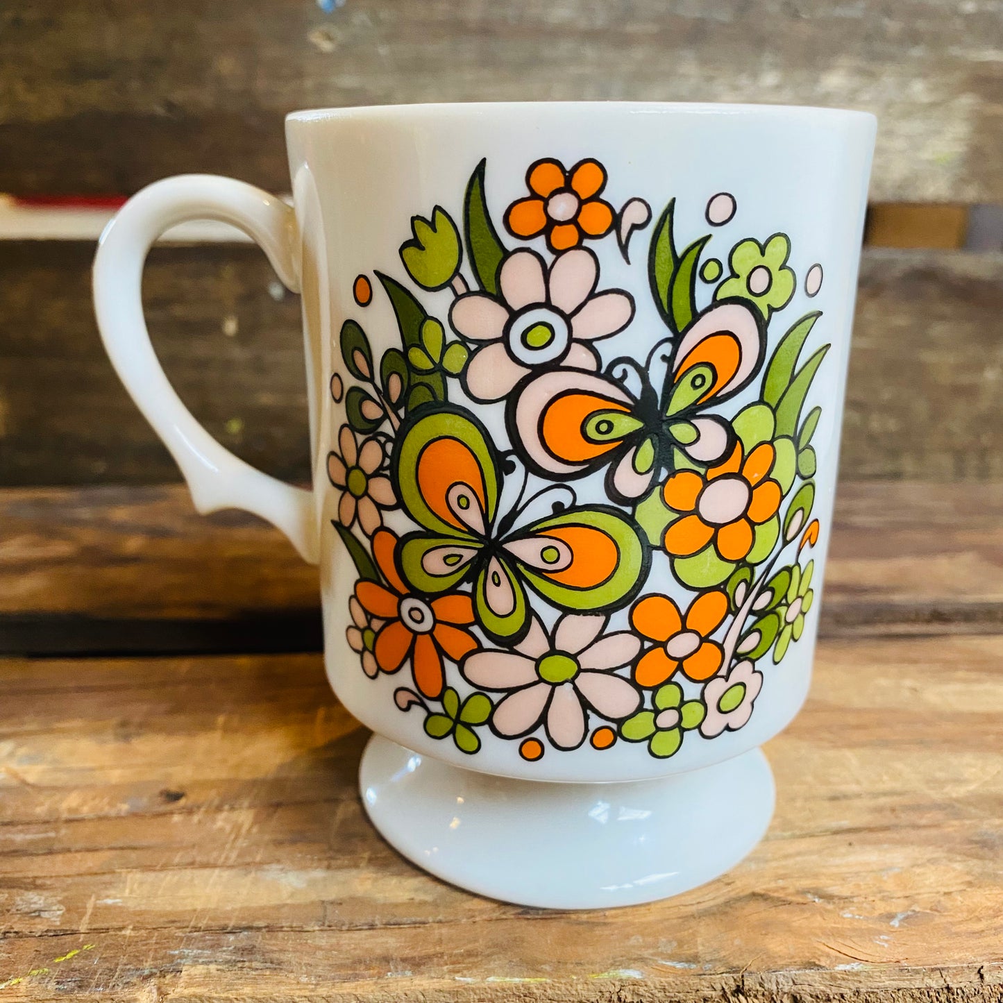 【1970s vintage】マグカップ 蝶と花 オレンジ