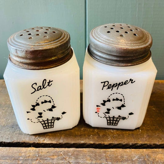 【1940s vintage】ミルクガラス TIPP USA ソルト&ペッパー