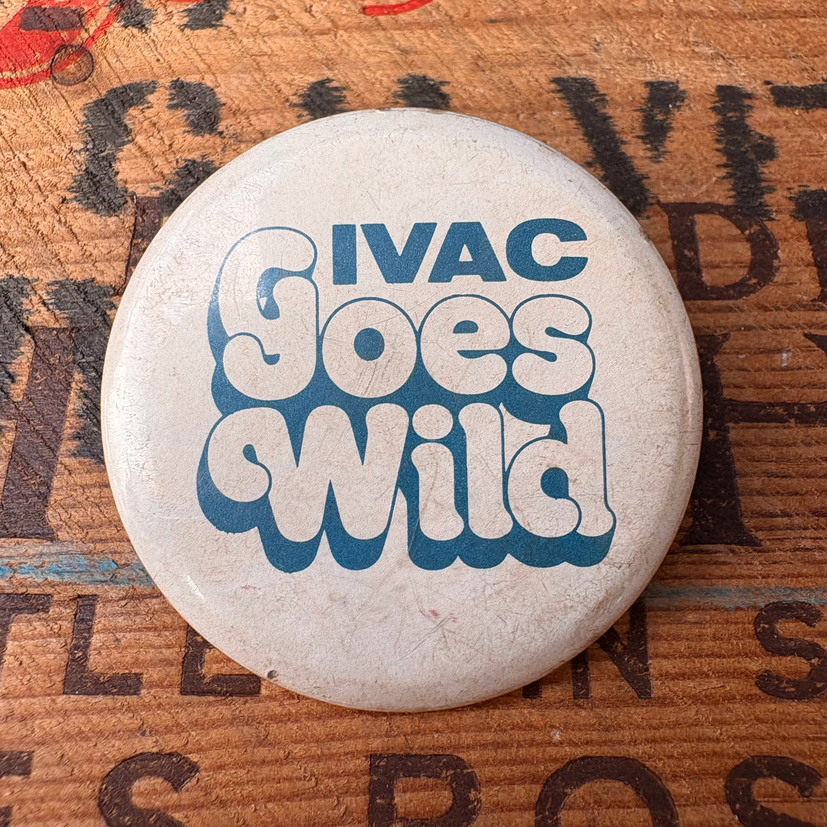 【USA vintage】IVAC Goes Wild Pinback Button