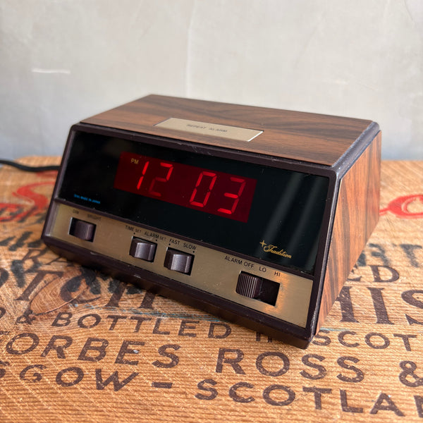 【1970s USA vintage】SEARS Solid State Digital Alarm Clock – 雑貨屋ポッポ