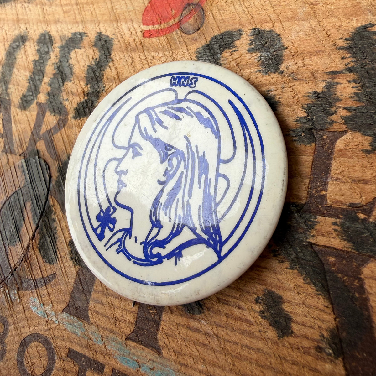 【USA vintage】HNS Girl Illustration Pinback Button