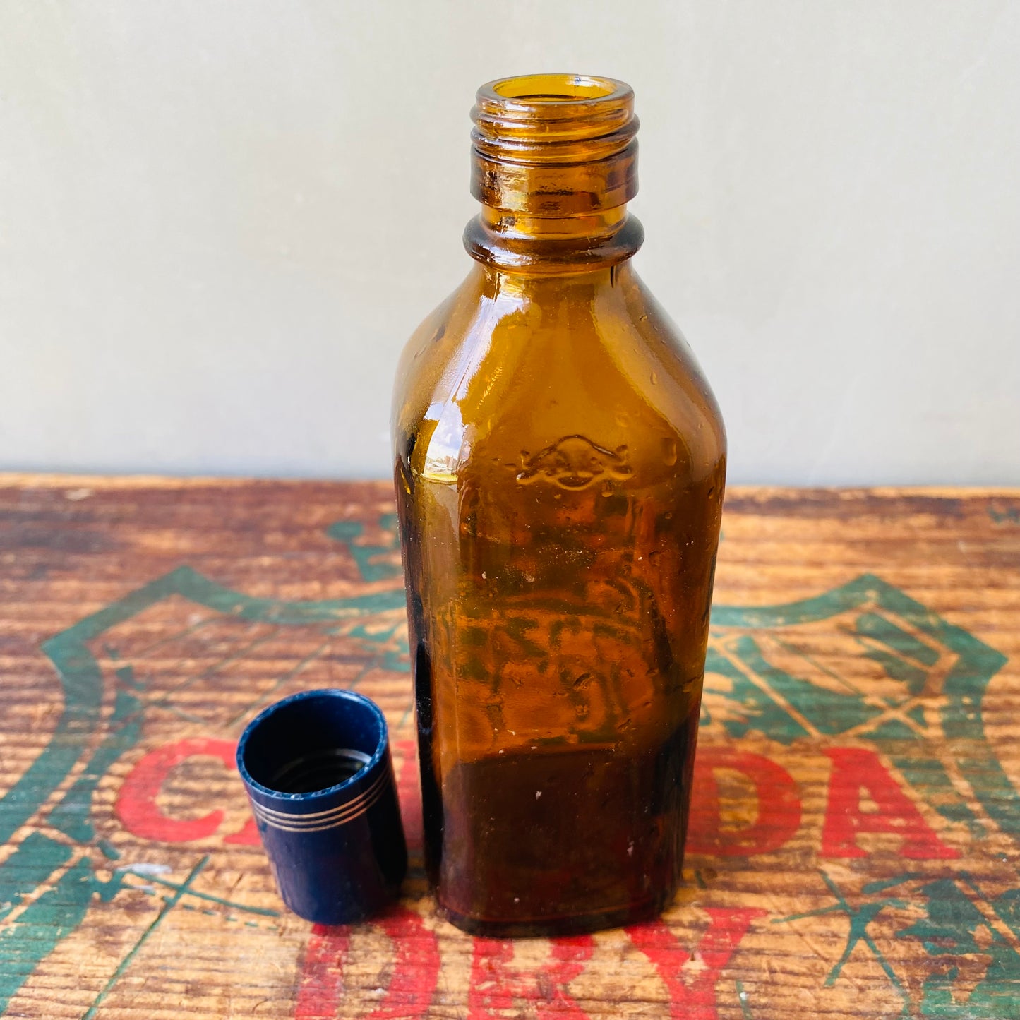 【1978 vintage】 Krating Daeng glass bottle