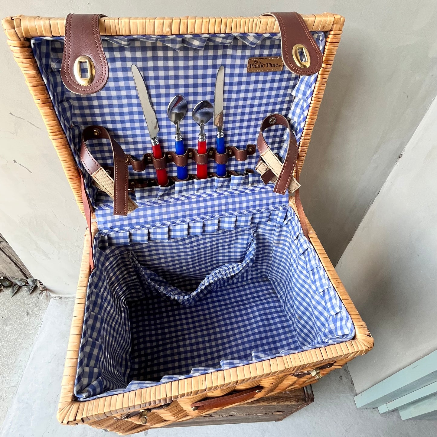 【USA vintage】Pardee Homes Picnic Basket