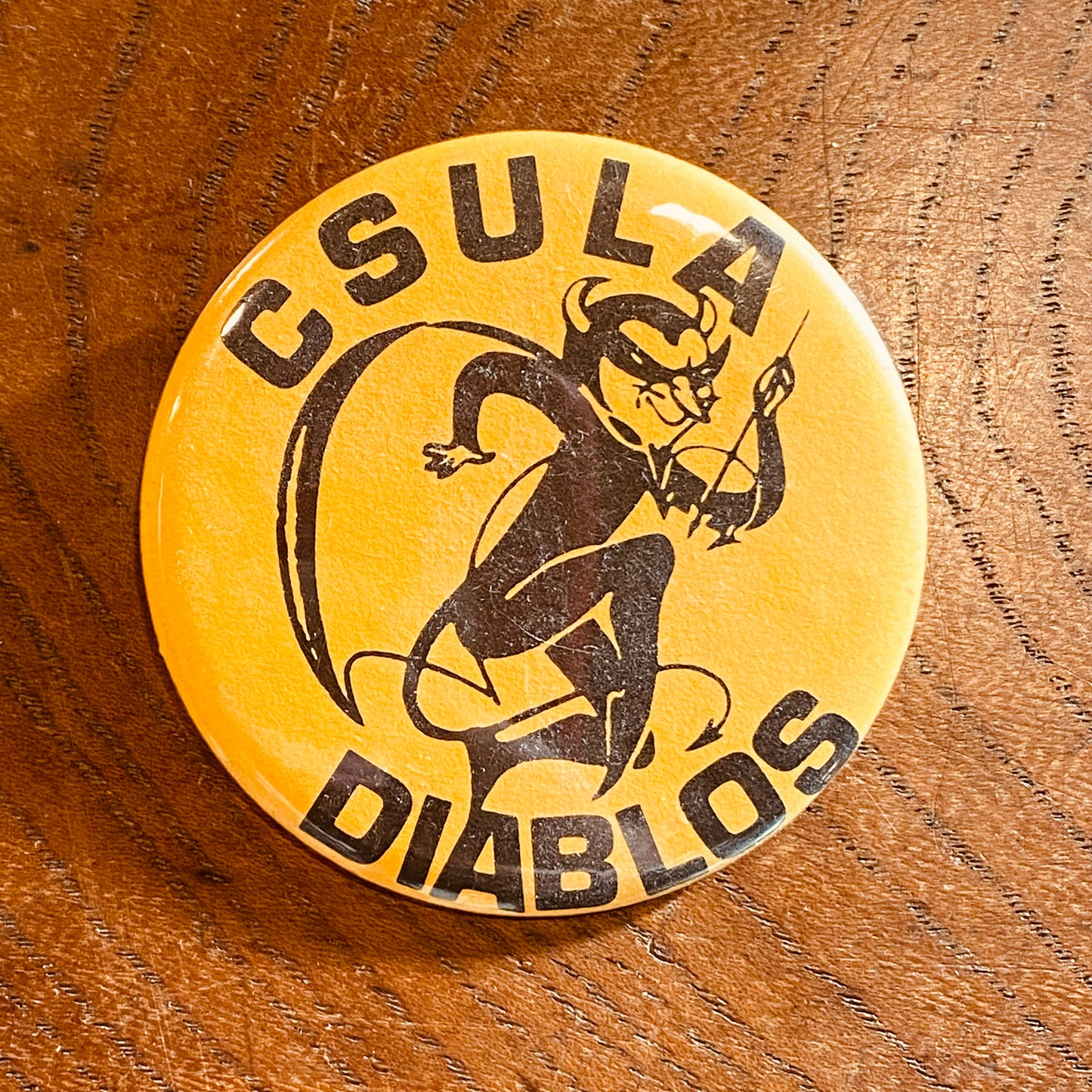 【USA vintage】缶バッジ CSULA DIABLOS 悪魔
