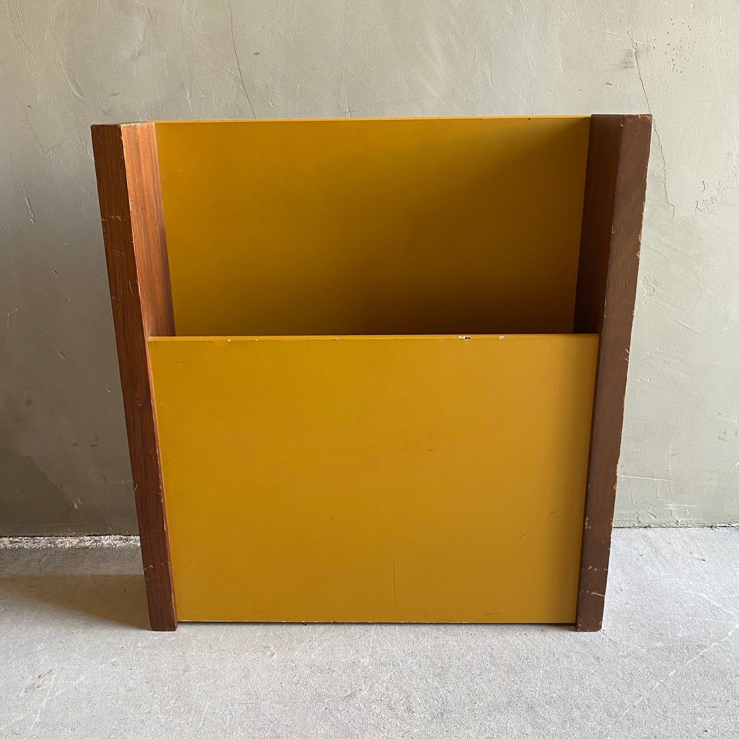 【1970's USA vintage】midcentury Peter pepper magazine rack