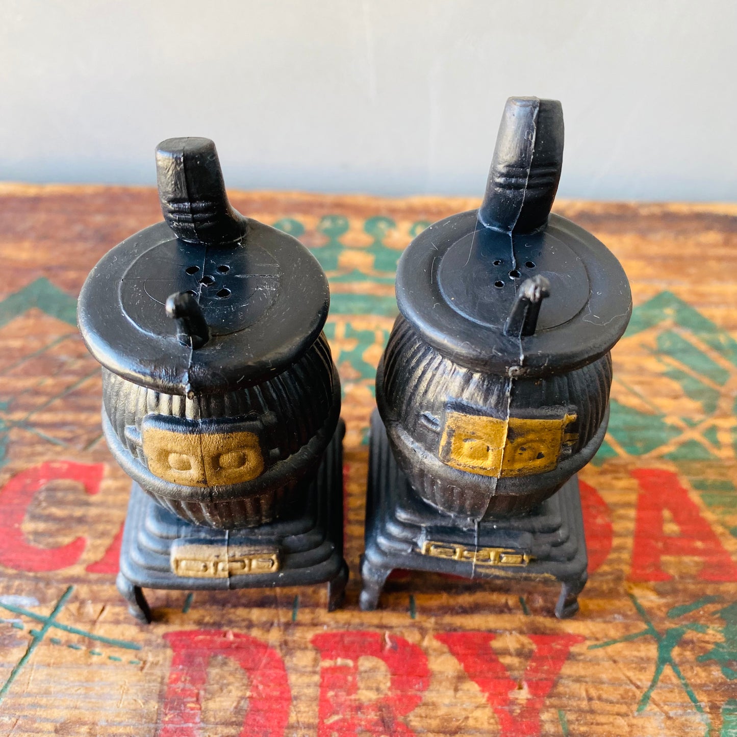 【vintage】potbelly stove salt&pepper