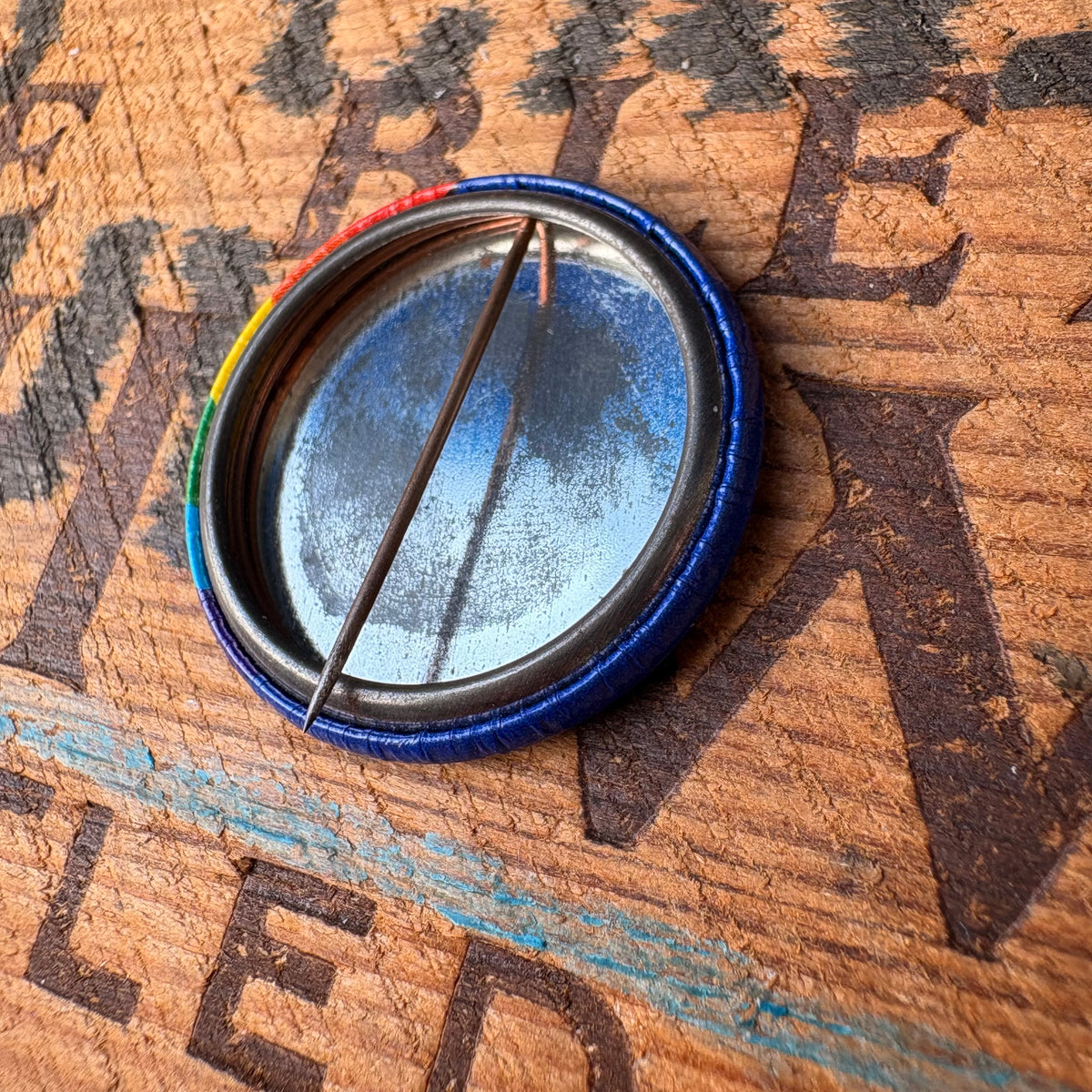 【USA vintage】Rainbow Shooting Star Pinback Button
