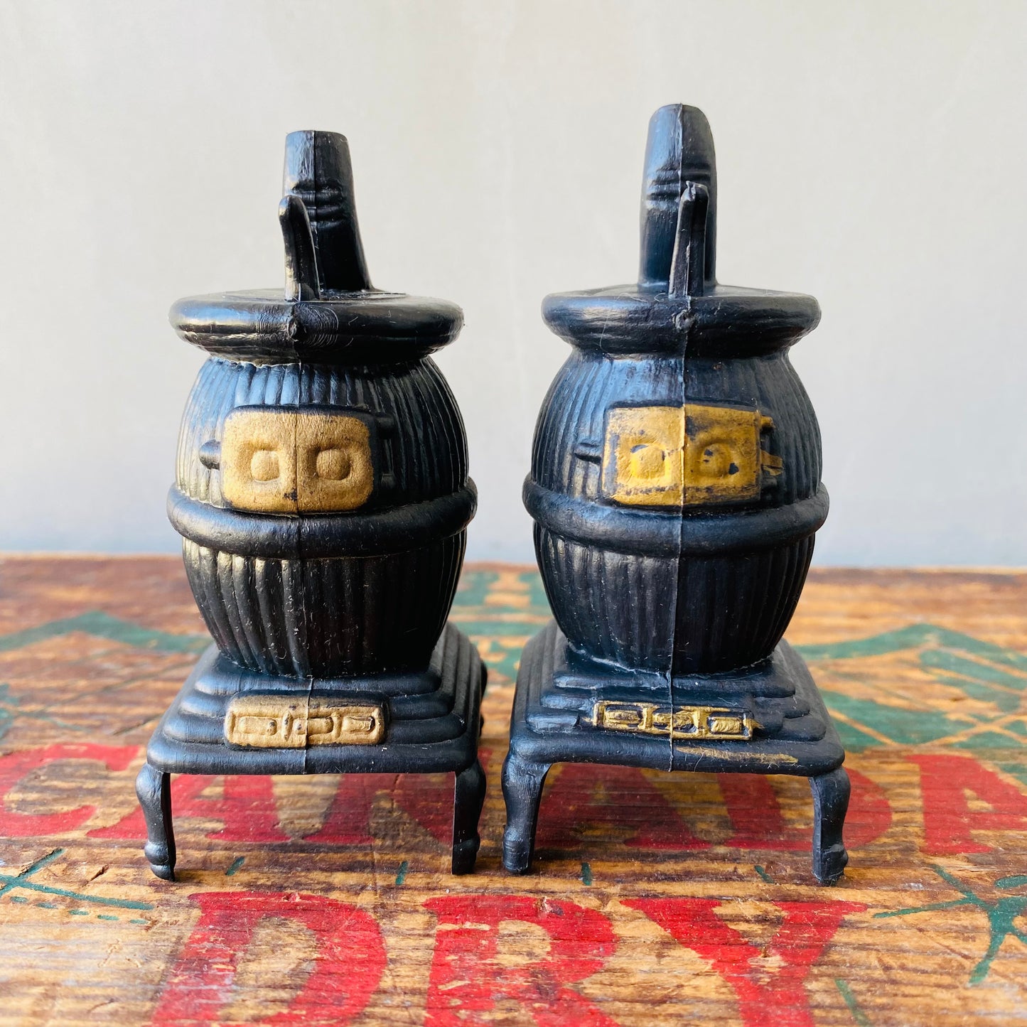 【vintage】potbelly stove salt&pepper