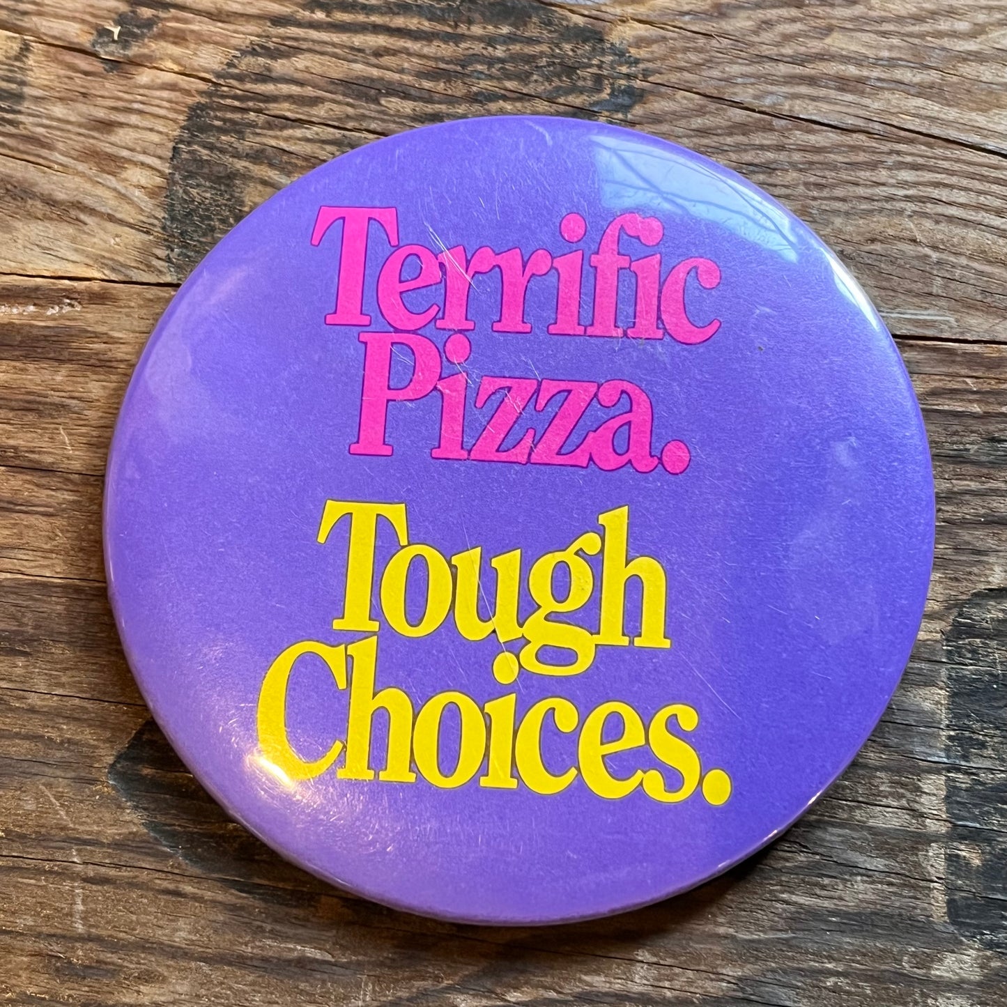 【USA vintage】缶バッジ　Terrific Pizza. Tough Choices.