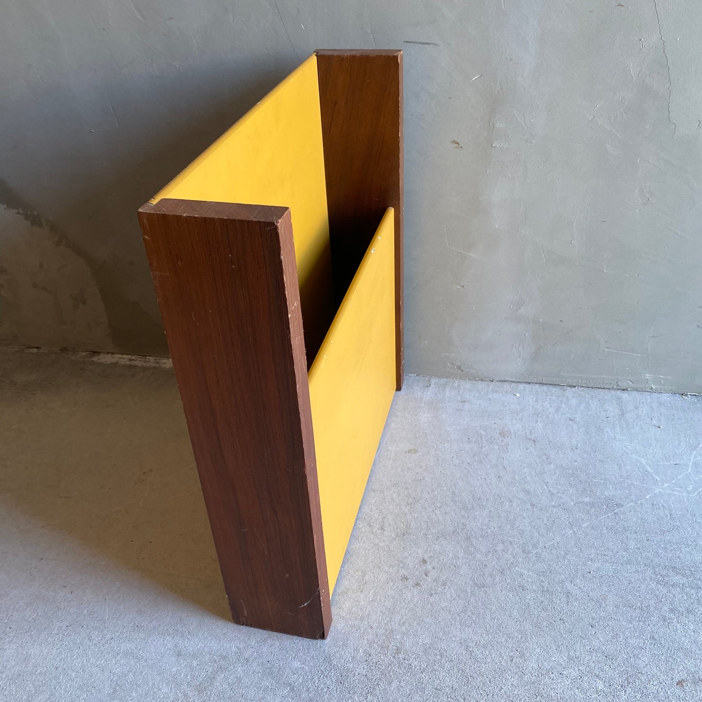 【1970's USA vintage】midcentury Peter pepper magazine rack