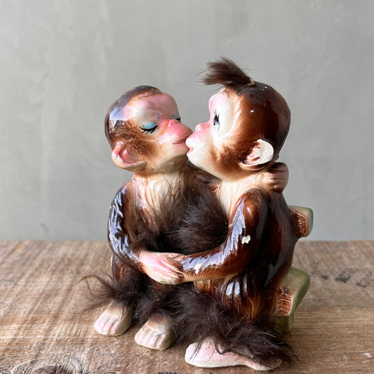 【USA vintage】50s Fuzzy Kiss Monkeys