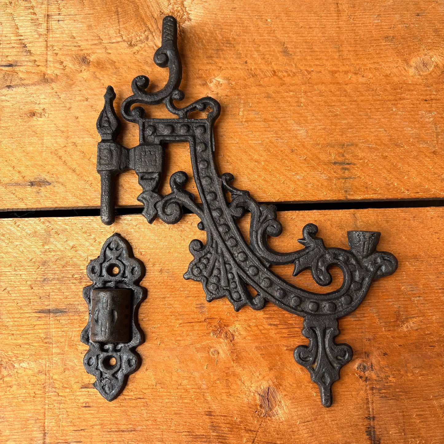 【 vintage】Victorian Style Cast Iron Wall Mount Oil Lamp Bracket