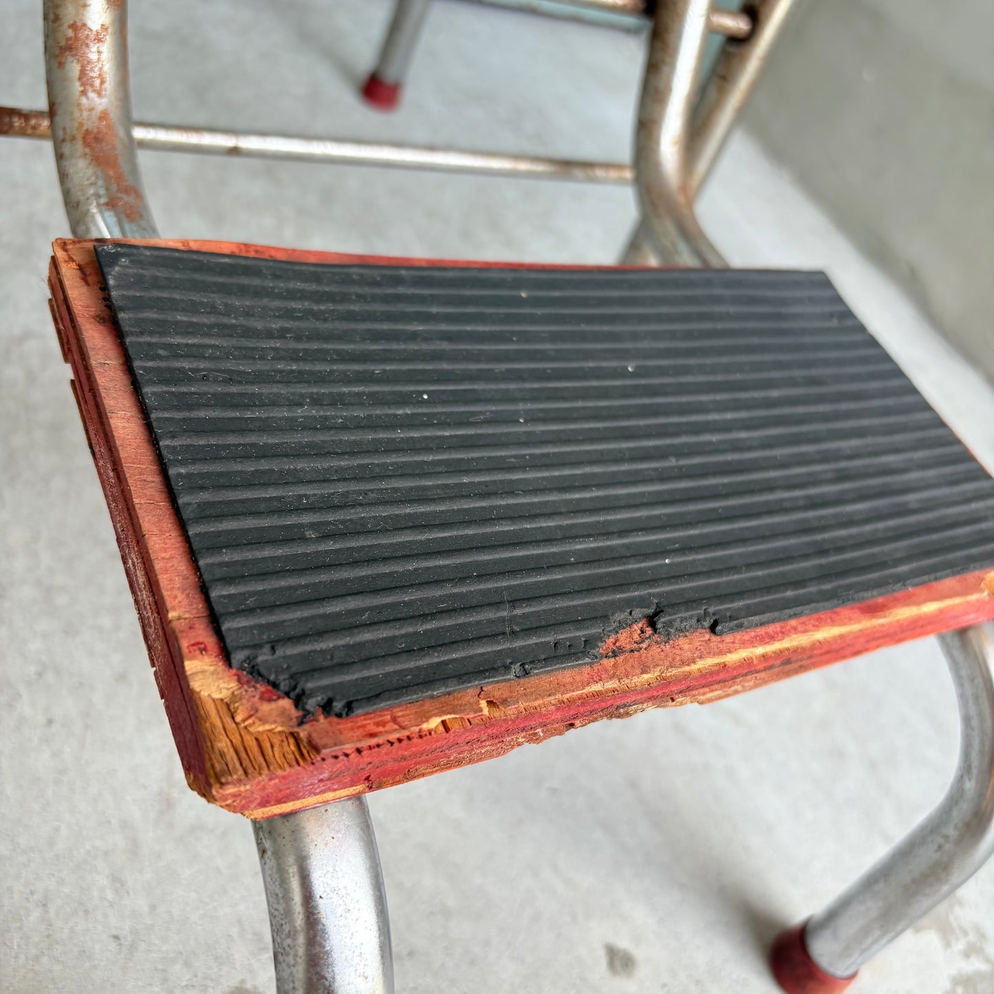 【1950s-1960s USA vintage】Red Step-Up Chair