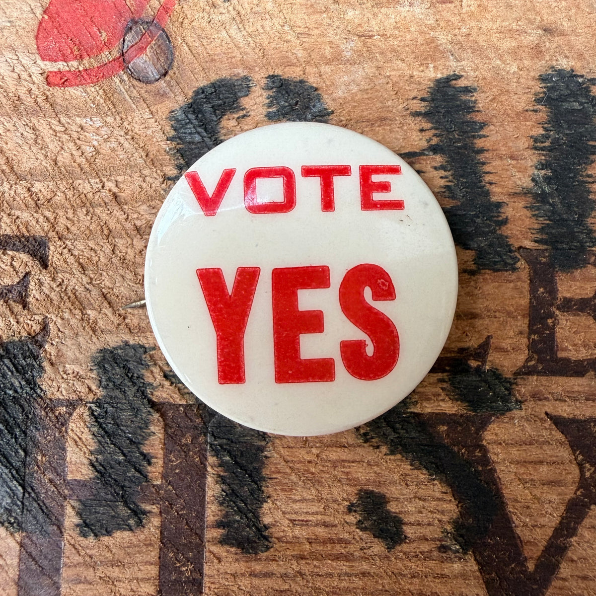【USA vintage】VOTE YES Union Made Political Pinback Button