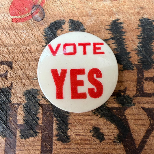 【USA vintage】VOTE YES Union Made Political Pinback Button