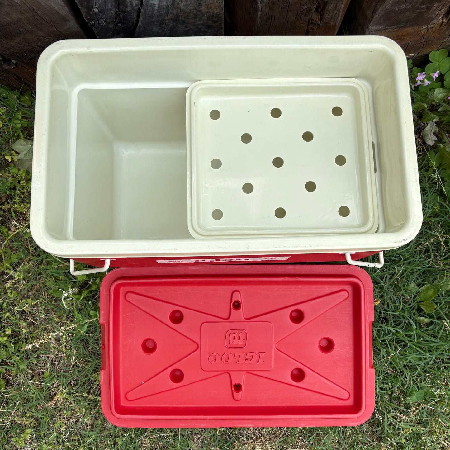 【1970s-1980s USA vintage】 IGLOO 30 Quart COOLERS & ICE CHESTS