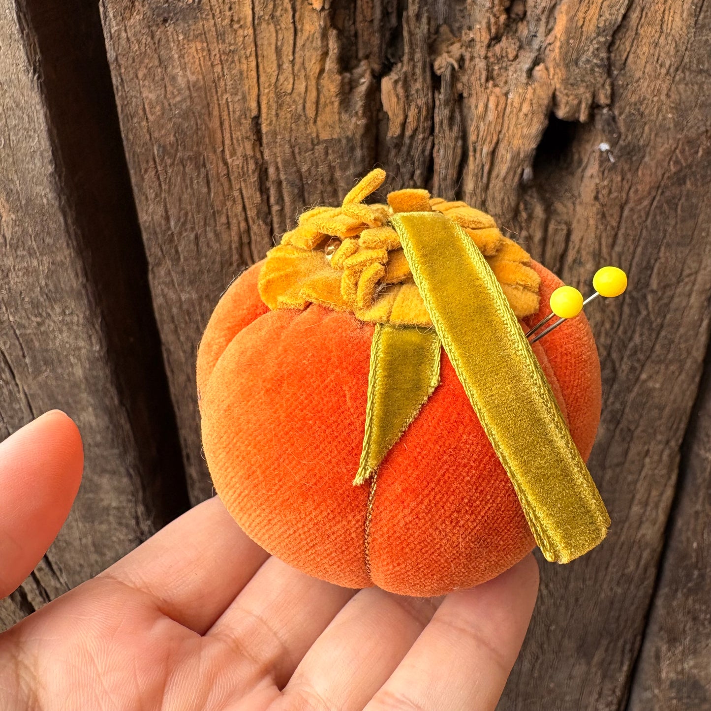 【1970s USA vintage】Velvet Pumpkin Pin Cushion