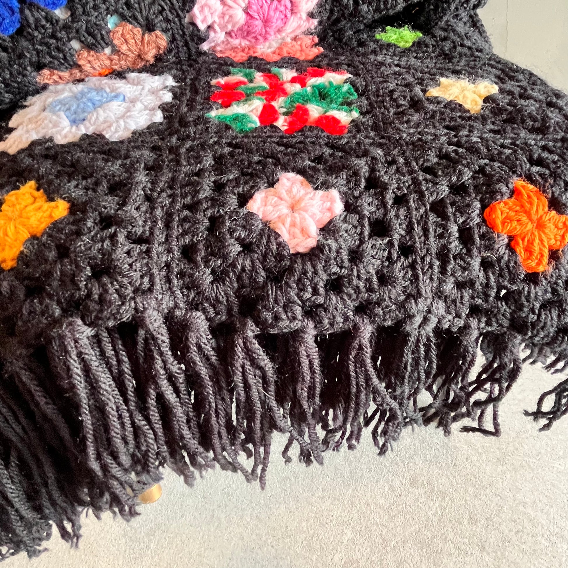 USA vintage】グラニーブランケット 黒×スクエアモチーフ – 雑貨屋ポッポ USA vintage】グラニーブランケット 黒×スクエアモチーフ – 雑貨屋ポッポ