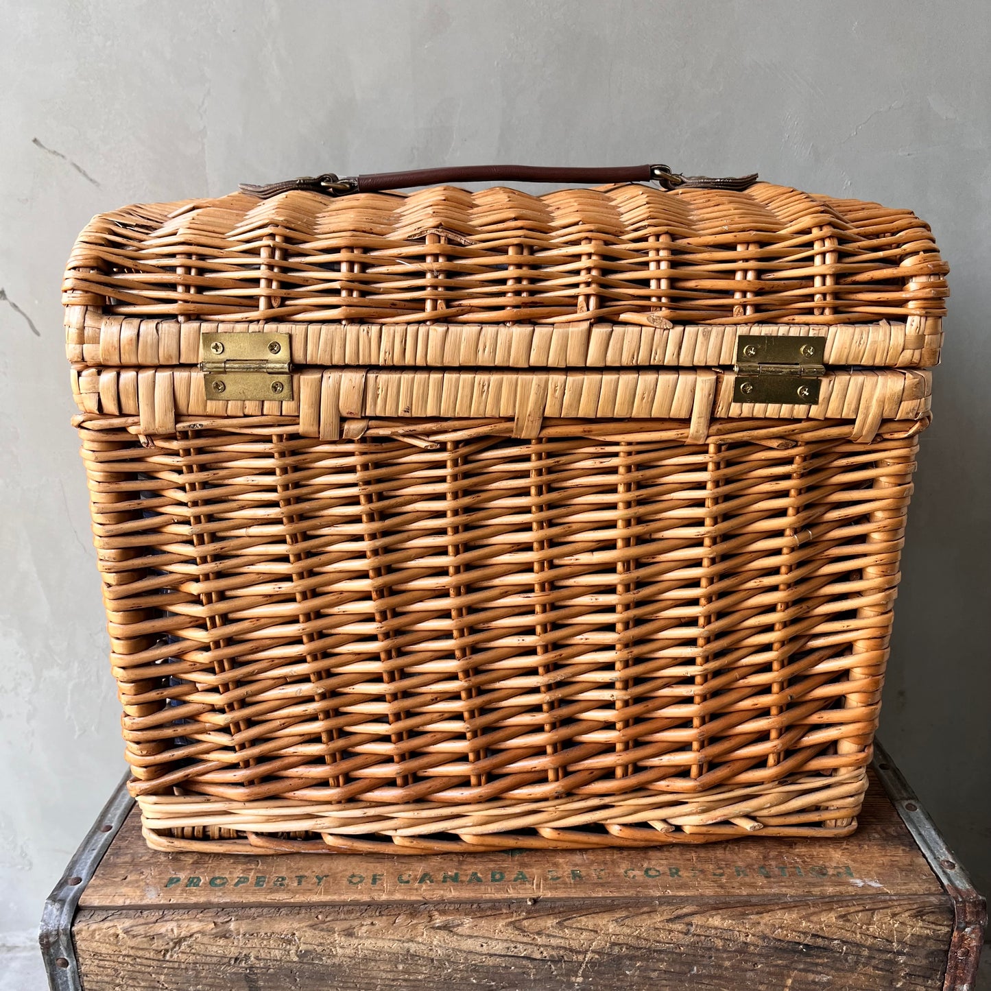 【USA vintage】Pardee Homes Picnic Basket