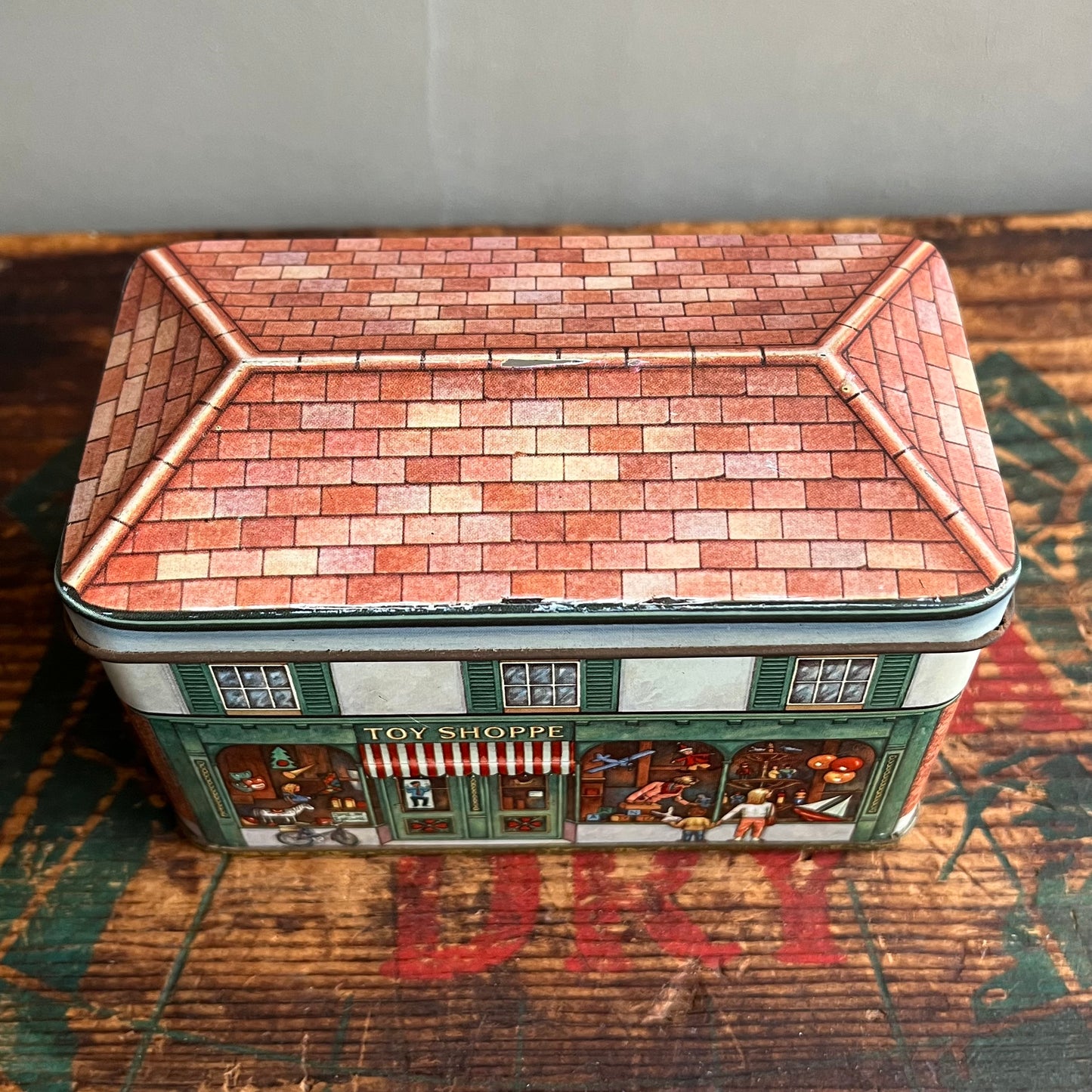 【England vintage】The Tin Box Company TOY SHOPPE ティン缶