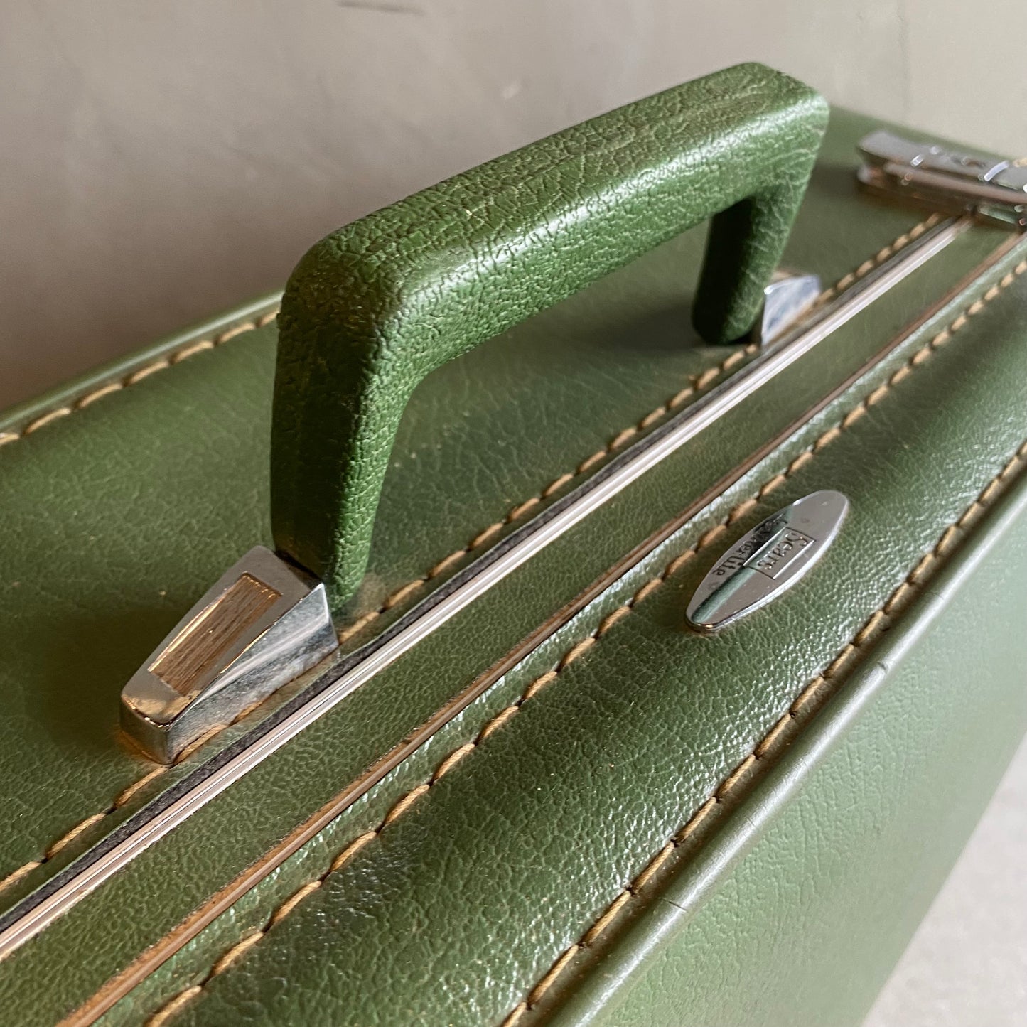 【1970s USA vintage】sears featherlite suitcase