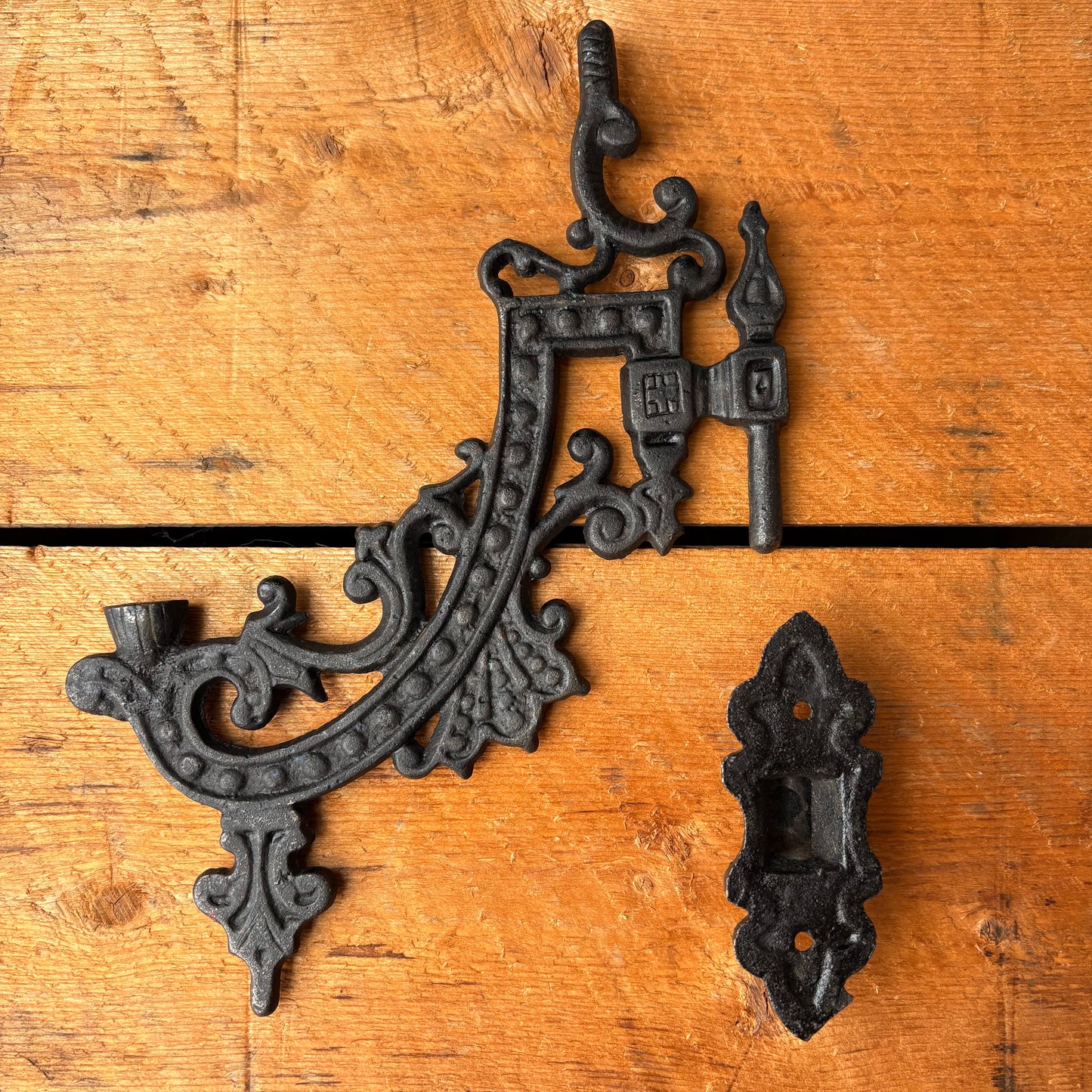 【 vintage】Victorian Style Cast Iron Wall Mount Oil Lamp Bracket