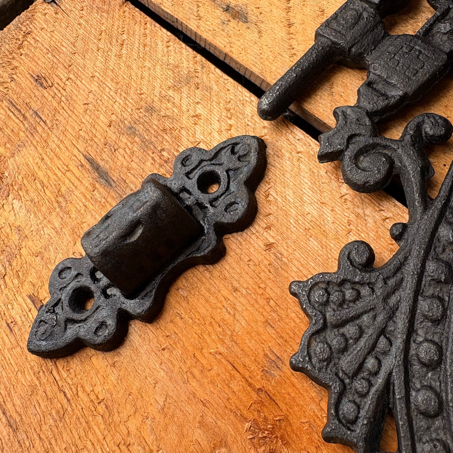 【 vintage】Victorian Style Cast Iron Wall Mount Oil Lamp Bracket