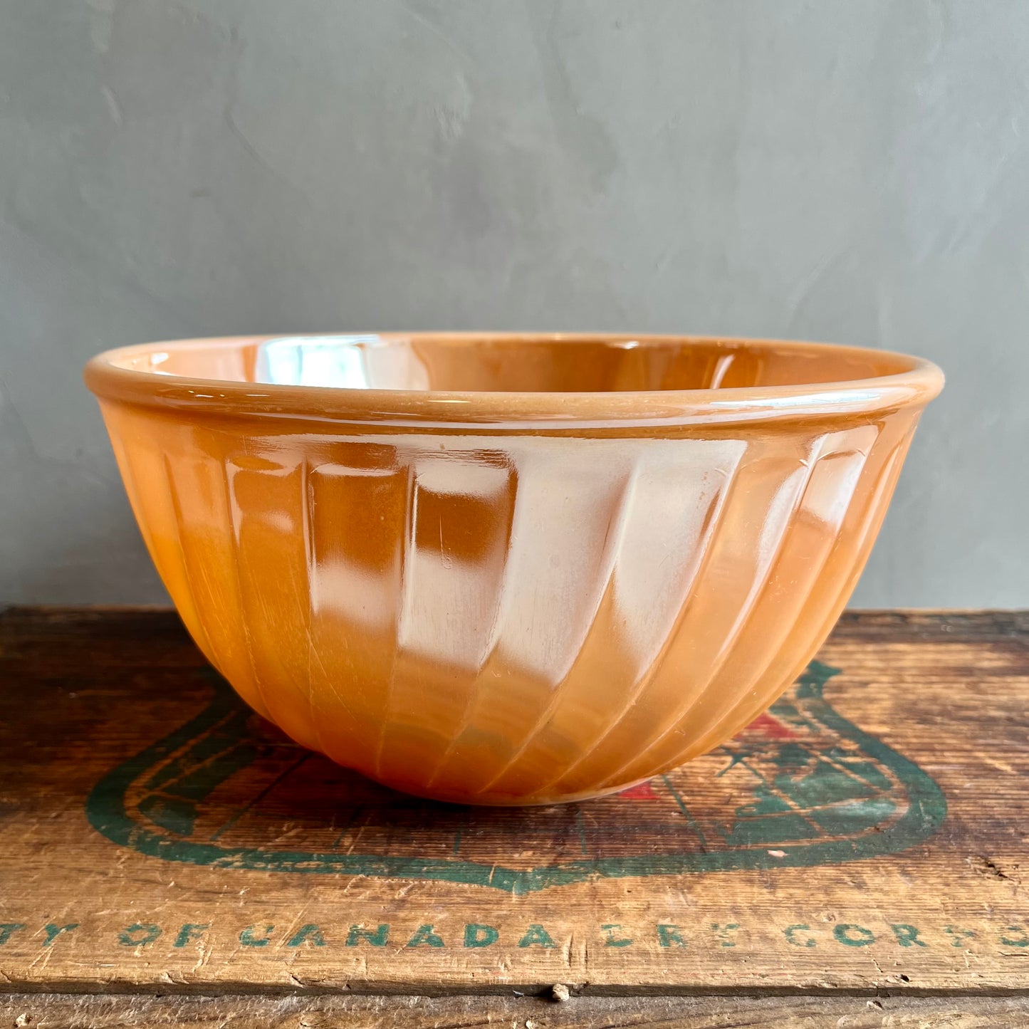 【USA vintage】Fire-King Peach Luster Mixing Bowl