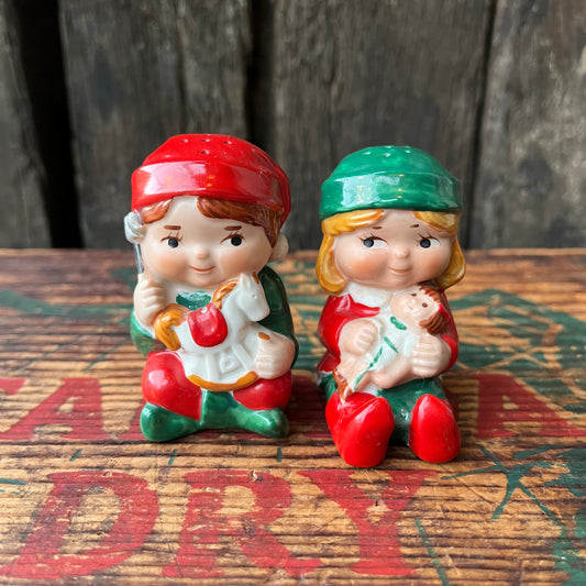 【83 USA vintage】AVON X’mas salt & pepper set