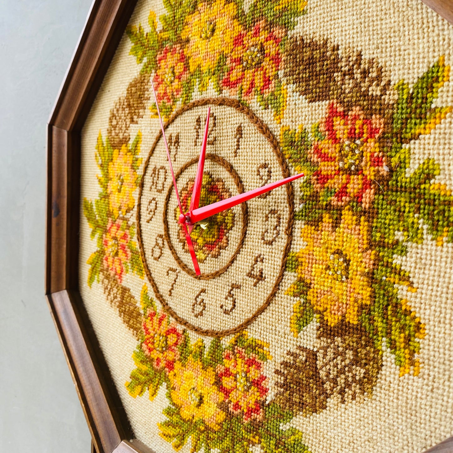 【1970s vintage】 Embroidery clock