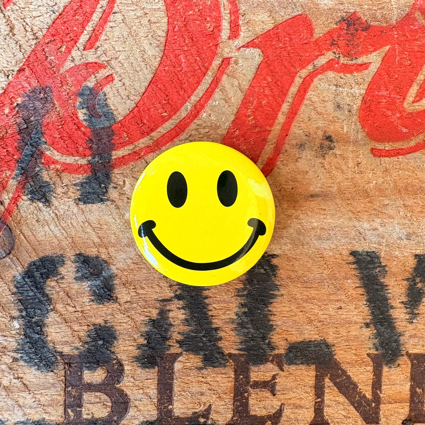 【USA】 Smiley Face Pinback Button