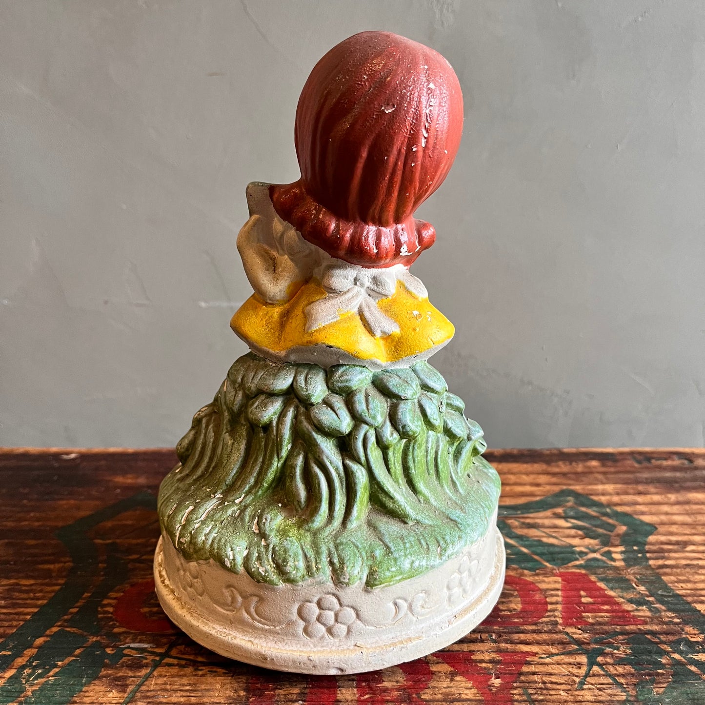 【JPN vintage】Chalkware Rotating Music Box