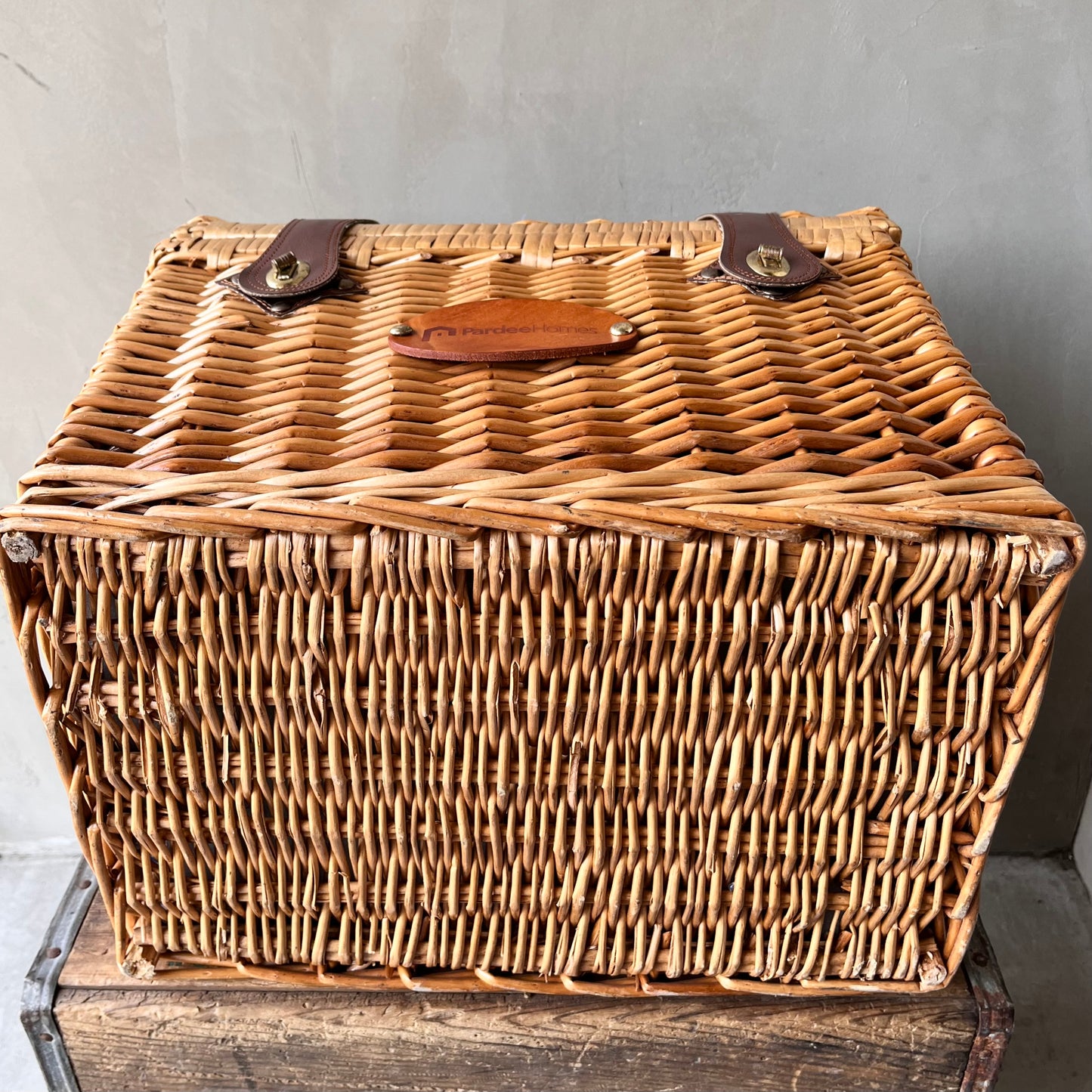 【USA vintage】Pardee Homes Picnic Basket