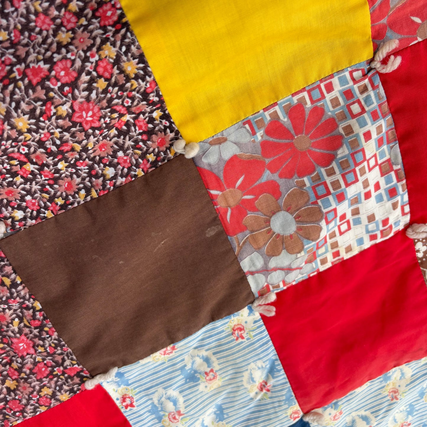 【1950s USA vintage】Feedsack Fabric Patchwork Quilt