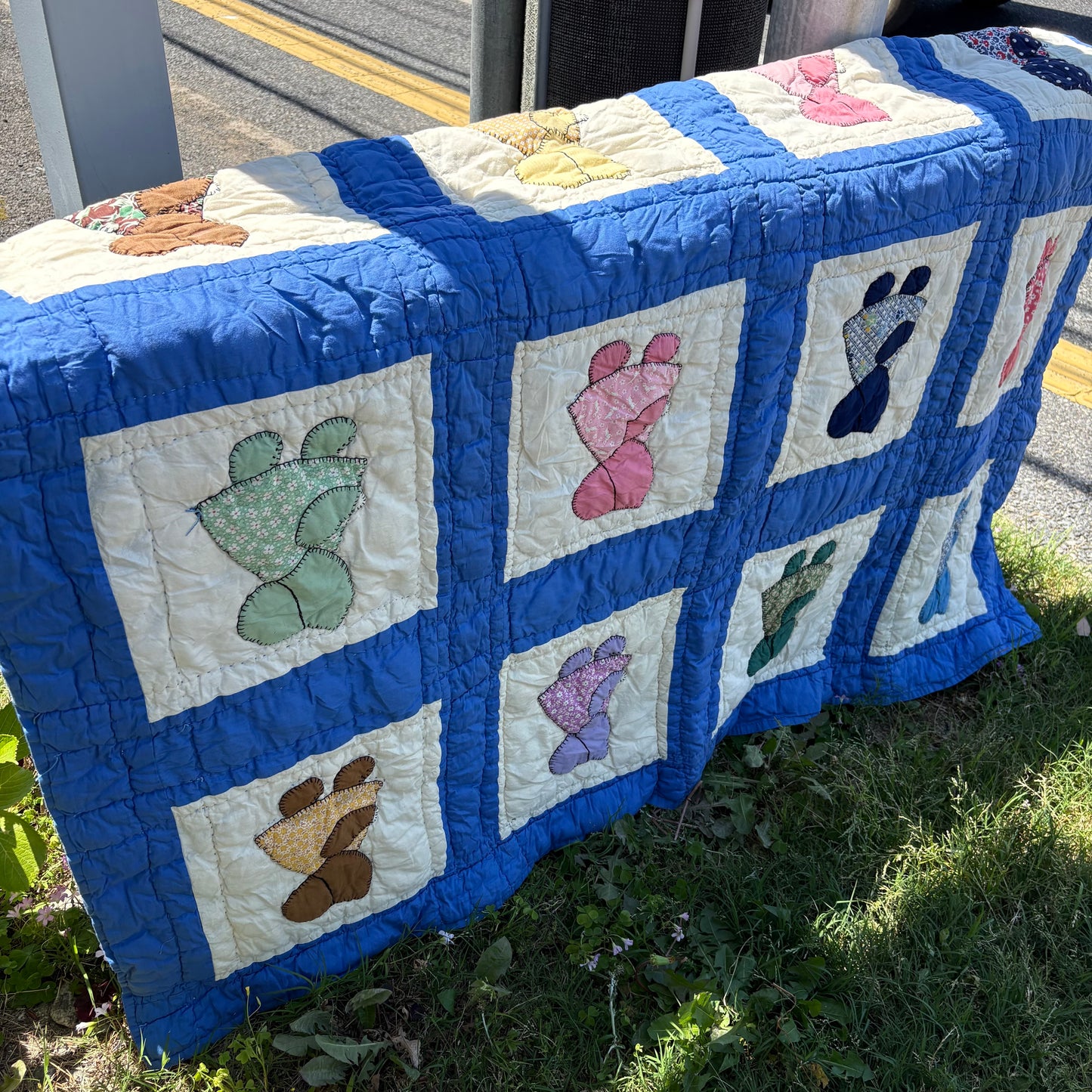 【1920s-1930s USA vintage】Sunbonnet Sue Feed Sack Quilt