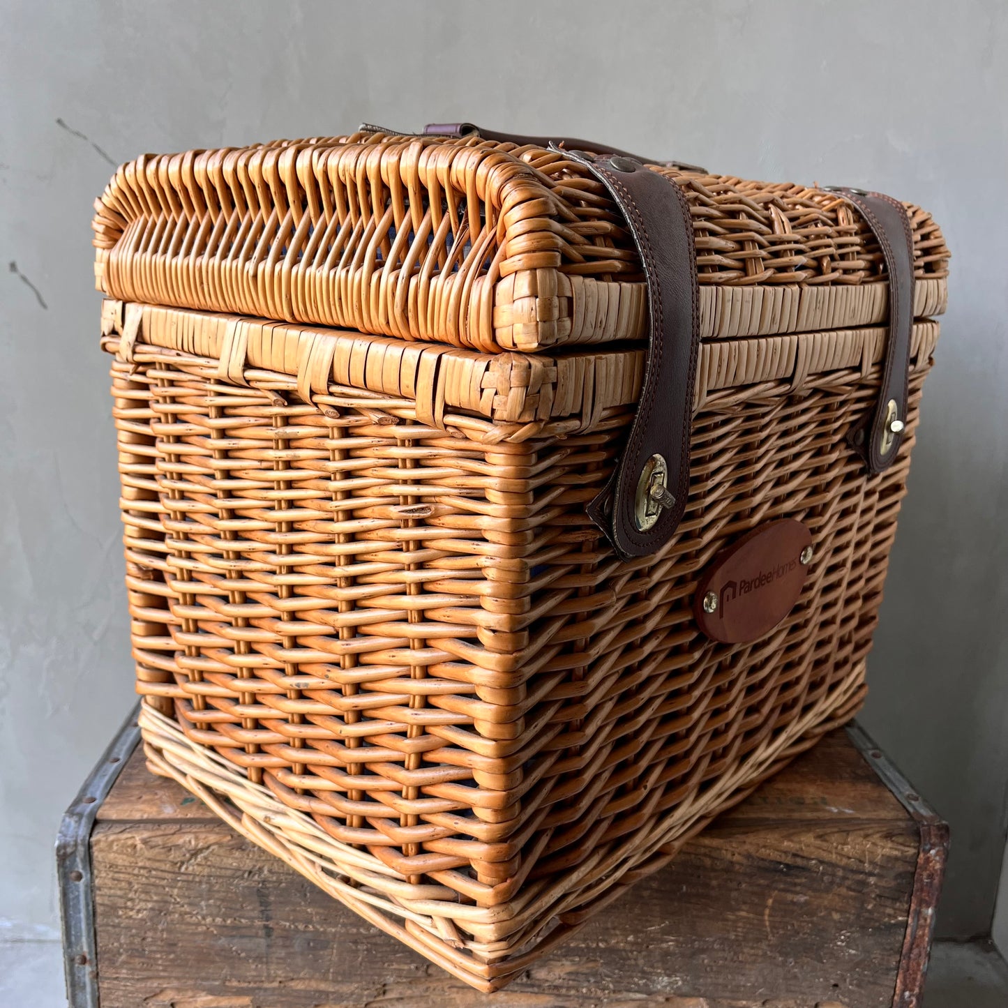 【USA vintage】Pardee Homes Picnic Basket