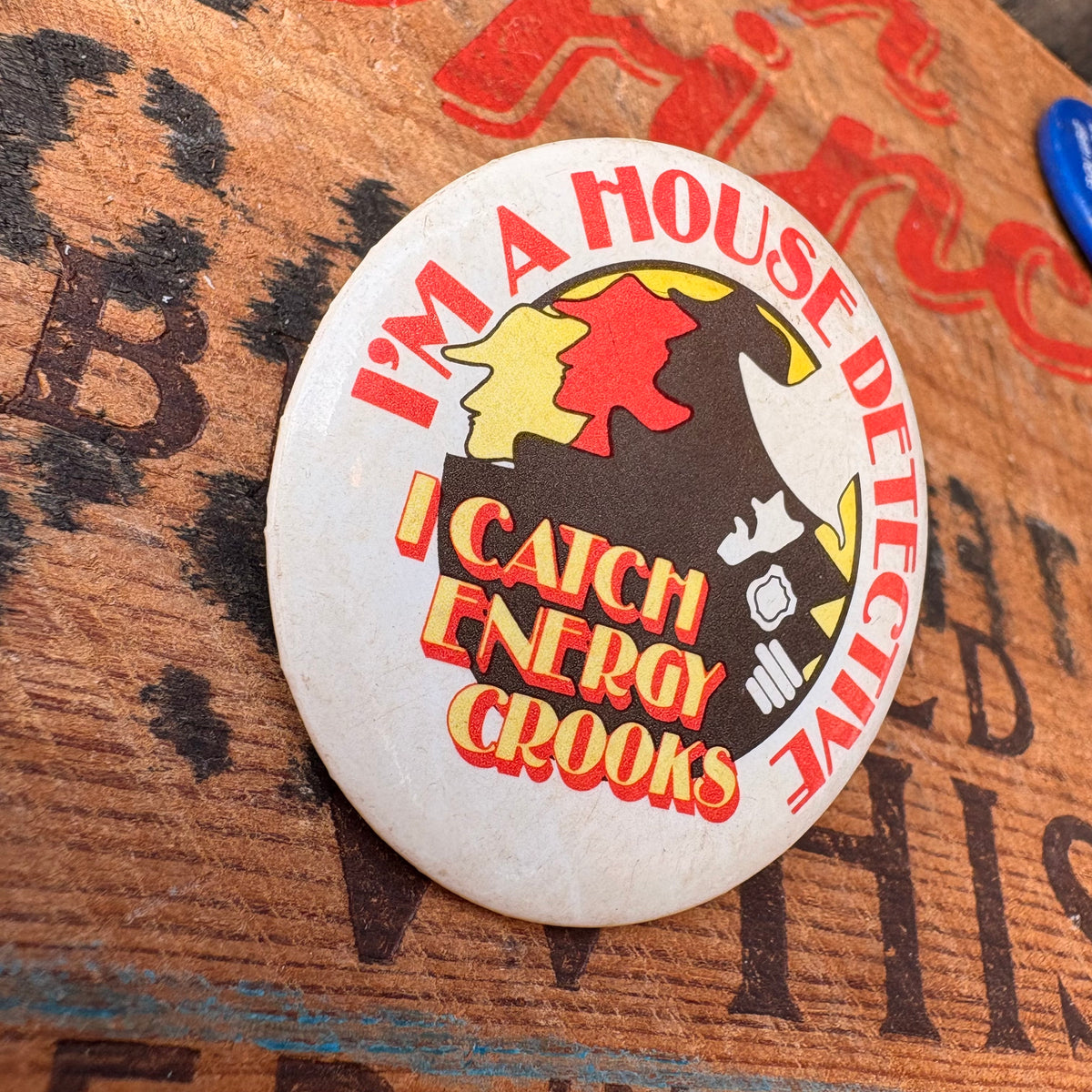 【1970s USA vintage】I’M A HOUSE DETECTIVE I CATCH ENERGY CROOKS Pinback Button