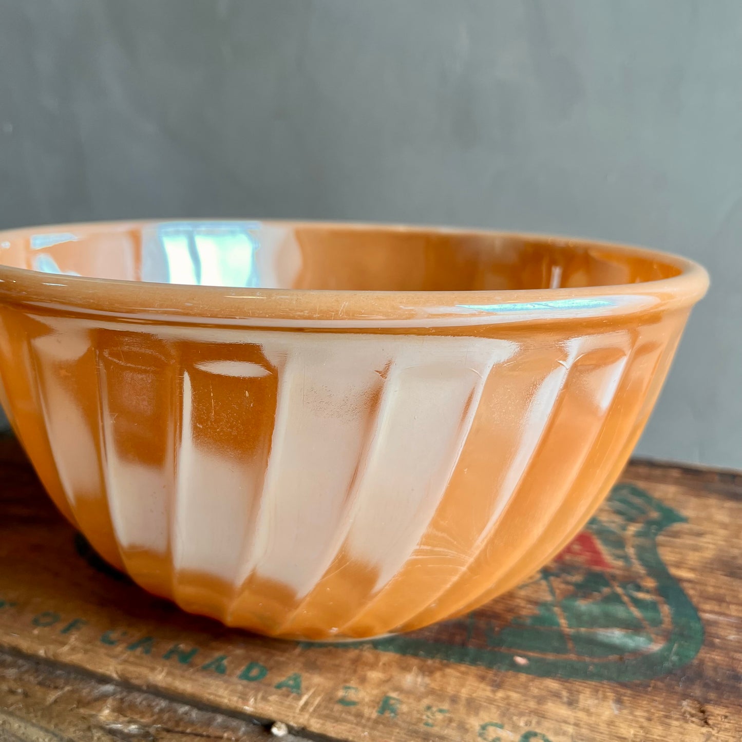 【USA vintage】Fire-King Peach Luster Mixing Bowl