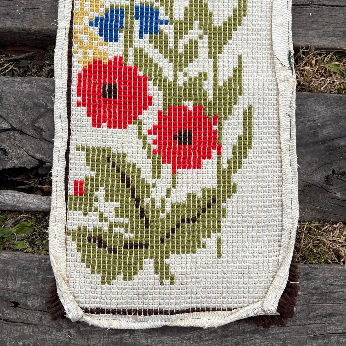 【1970s USA vintage】Floral Latch Hook Rug tapestry