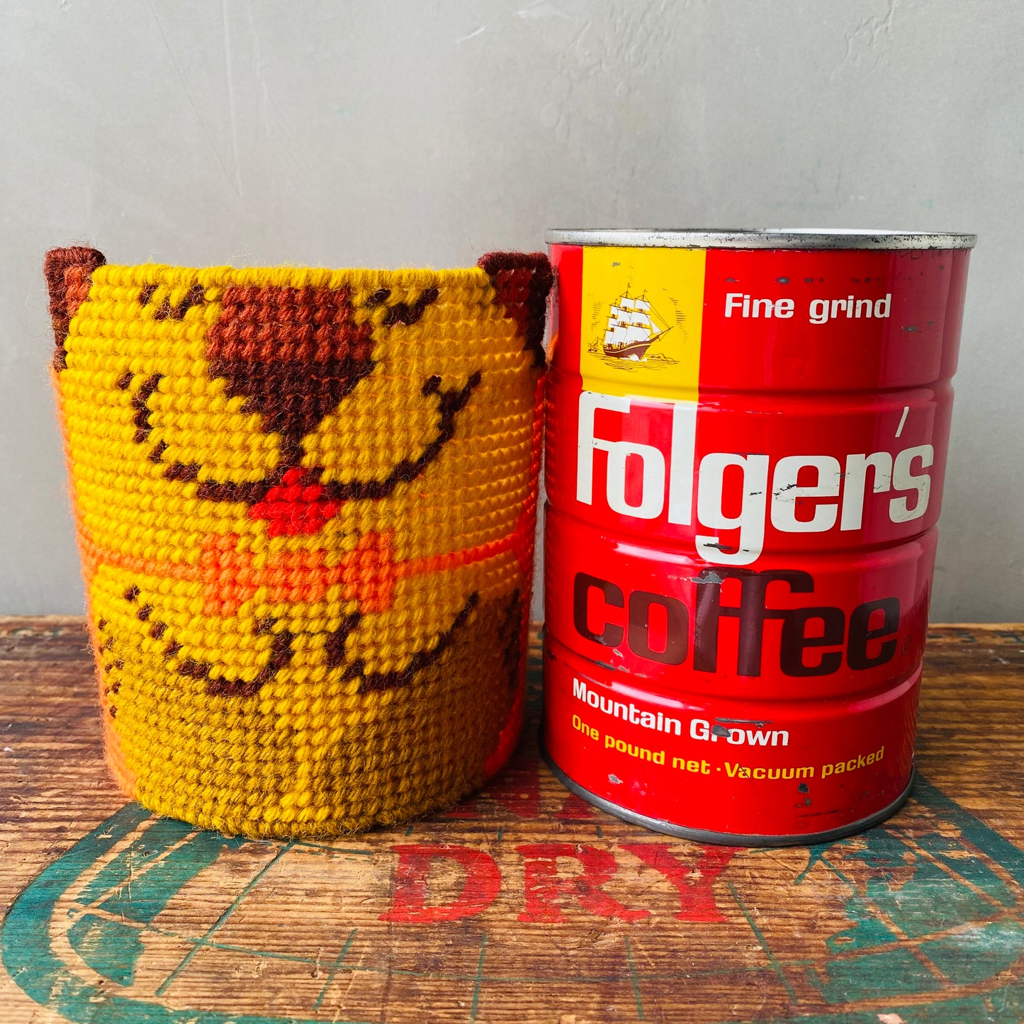 【1963 USA vintage】Folger's coffee tin can & cover